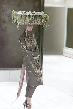 Look 10